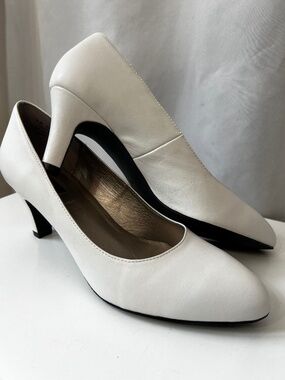 ARRAY Women's Sz 8 Leather Pump High Heel Almond Toe White Office Shoes